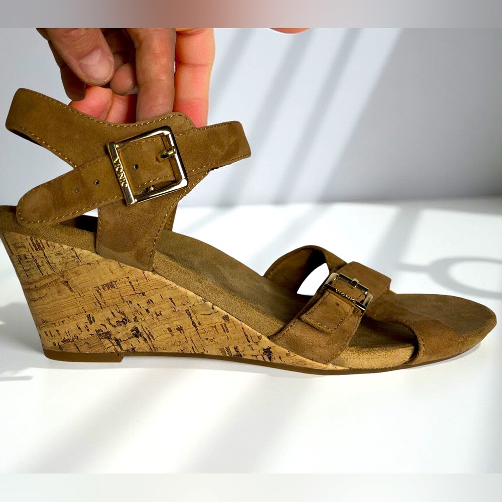 Vionic Tan Suede and Cork Wedge Anka Sandals Ankle Strap Orthotic Insole Size 10